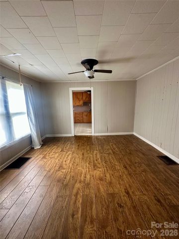 1021 N 14th Street, Bessemer City, NC 28016