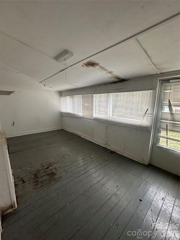 1021 N 14th Street, Bessemer City, NC 28016