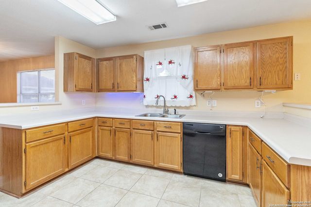 5207 WOOD GLEN DR, San Antonio, TX 78244
