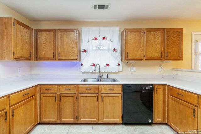 5207 WOOD GLEN DR, San Antonio, TX 78244