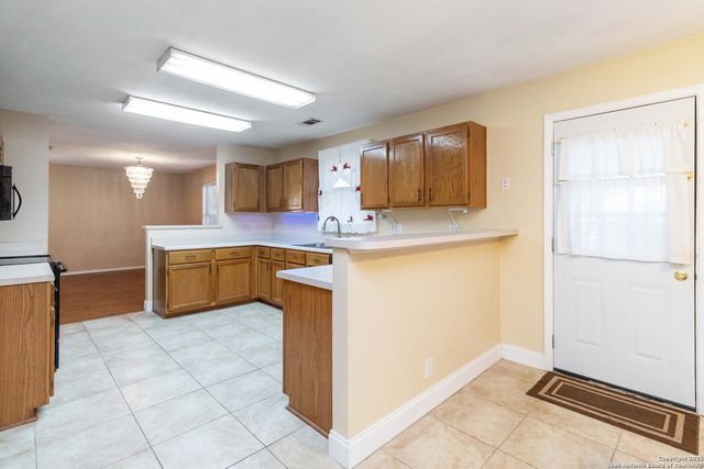 5207 WOOD GLEN DR, San Antonio, TX 78244