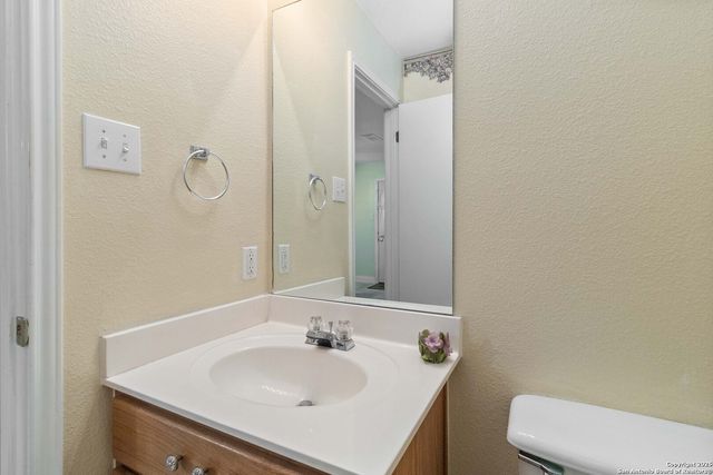 5207 WOOD GLEN DR, San Antonio, TX 78244
