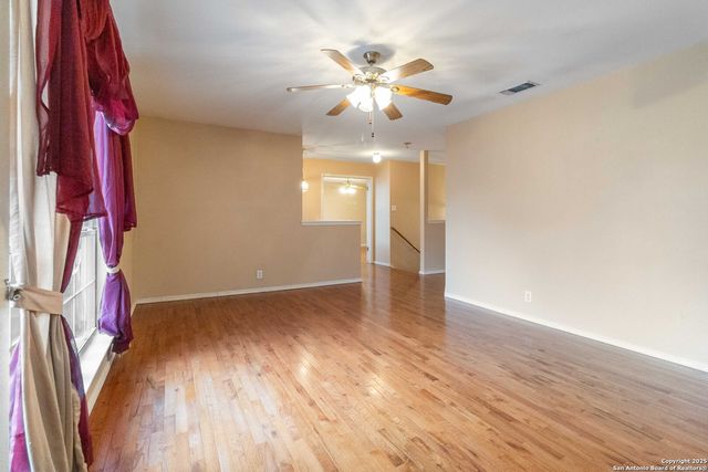 5207 WOOD GLEN DR, San Antonio, TX 78244
