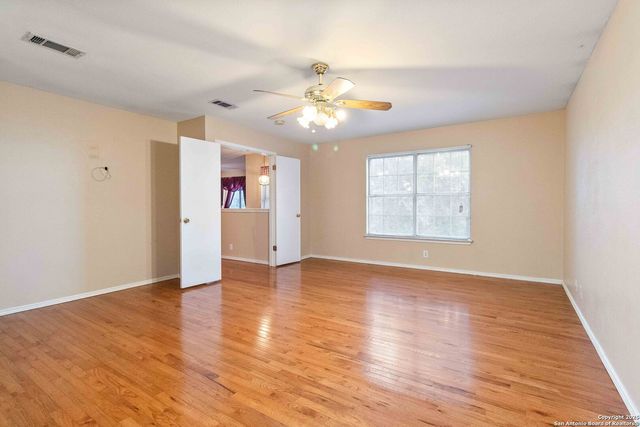 5207 WOOD GLEN DR, San Antonio, TX 78244