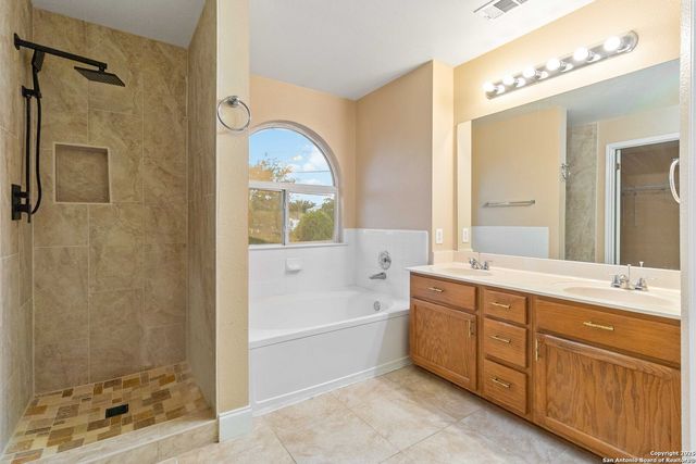 5207 WOOD GLEN DR, San Antonio, TX 78244