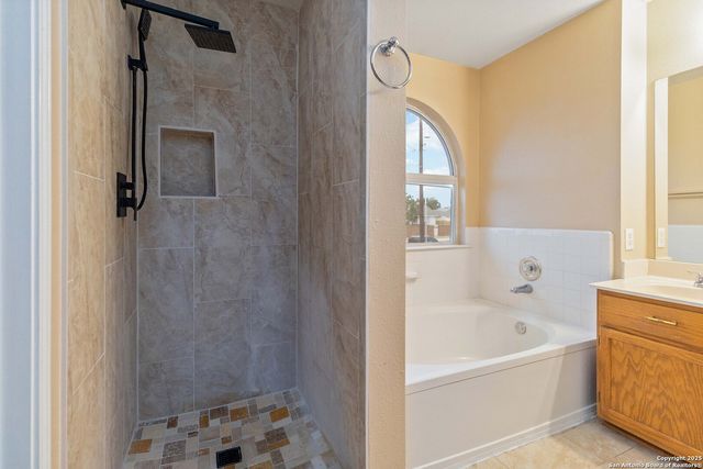 5207 WOOD GLEN DR, San Antonio, TX 78244