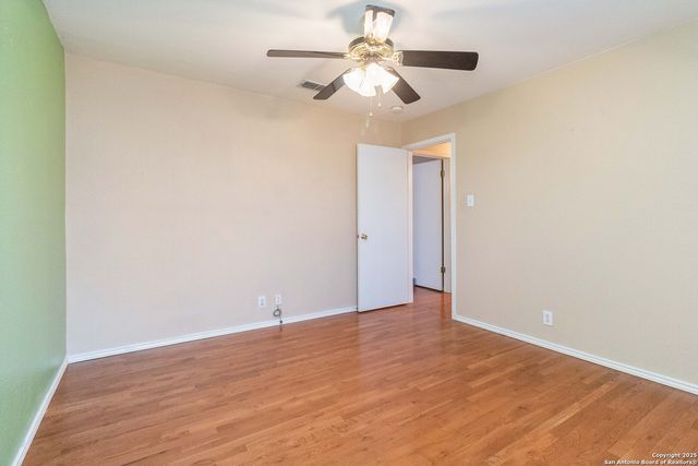 5207 WOOD GLEN DR, San Antonio, TX 78244