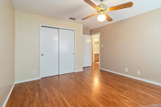 5207 WOOD GLEN DR, San Antonio, TX 78244