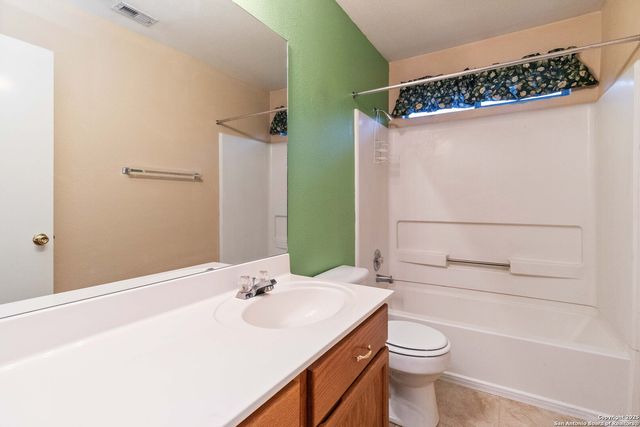 5207 WOOD GLEN DR, San Antonio, TX 78244