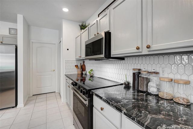 18147 CANAL POINTE STREET, Tampa, FL 33647