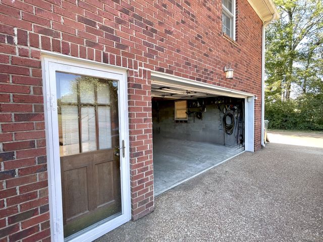 6914 Burkitt Rd, Antioch, TN 37013