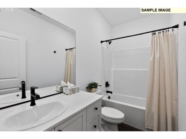 1566 N YOUNG St, Lafayette, OR 97127