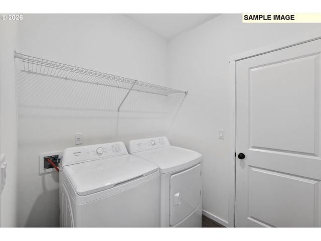 1566 N YOUNG St, Lafayette, OR 97127