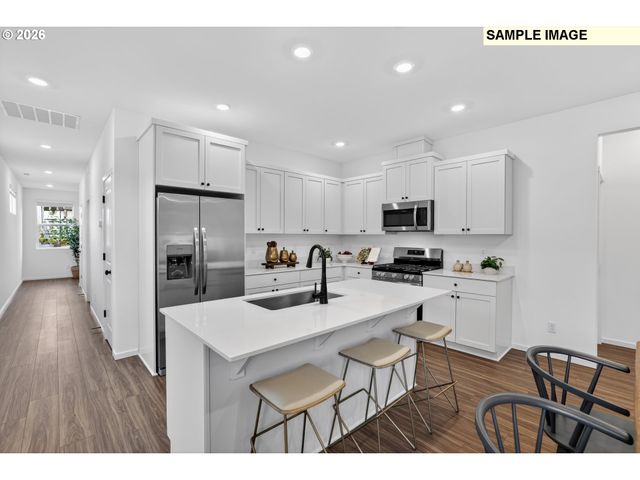 1566 N YOUNG St, Lafayette, OR 97127