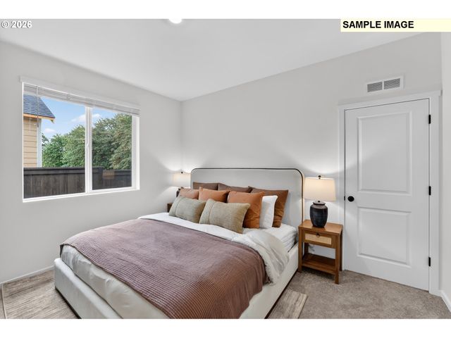 1566 N YOUNG St, Lafayette, OR 97127