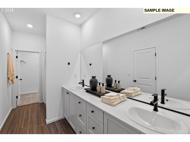 1566 N YOUNG St, Lafayette, OR 97127