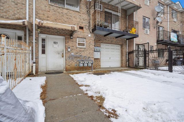 831 E 221st Street, Bronx, NY 10467