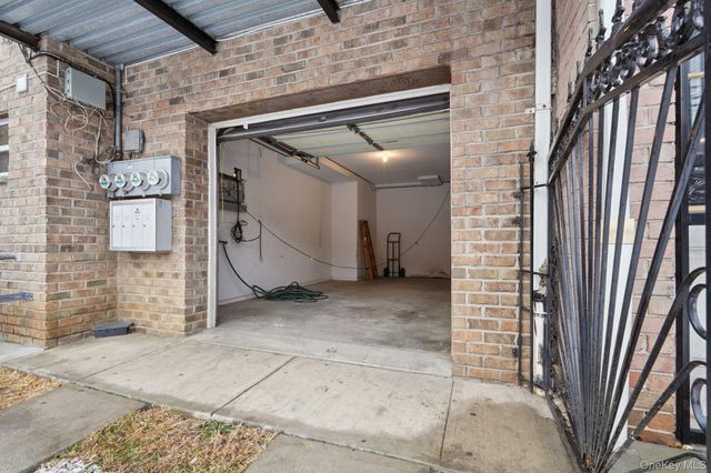 831 E 221st Street, Bronx, NY 10467