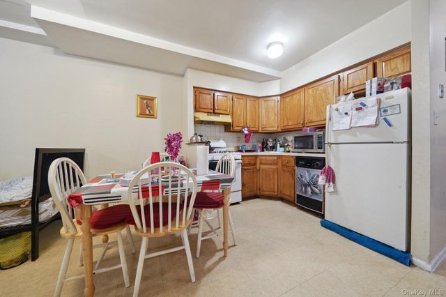 831 E 221st Street, Bronx, NY 10467