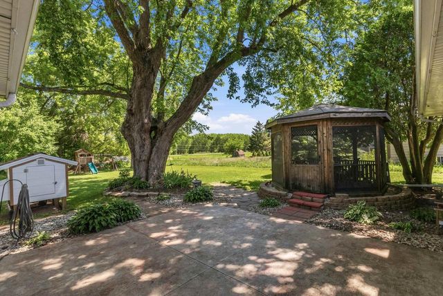 W9076 Heritage Hills Road, Beaver Dam, WI 53916