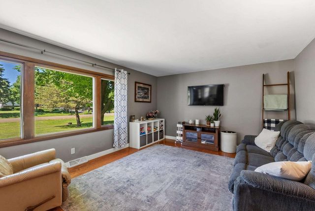 W9076 Heritage Hills Road, Beaver Dam, WI 53916