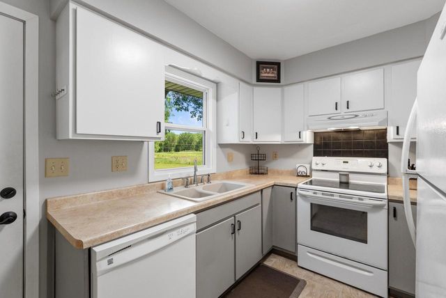 W9076 Heritage Hills Road, Beaver Dam, WI 53916