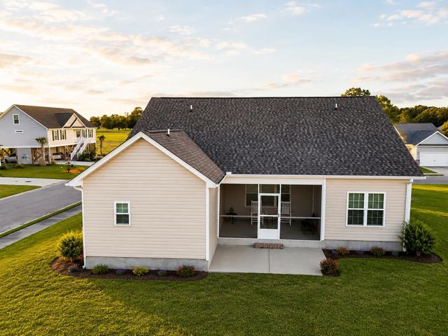402 Grain Field Dr., Georgetown, SC 29440