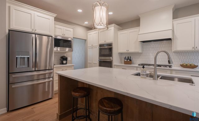 431 Brody Ct Court, Harrisburg, SD 57032