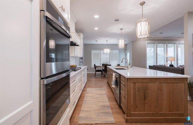431 Brody Ct Court, Harrisburg, SD 57032