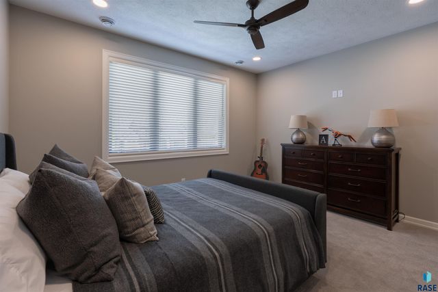 431 Brody Ct Court, Harrisburg, SD 57032