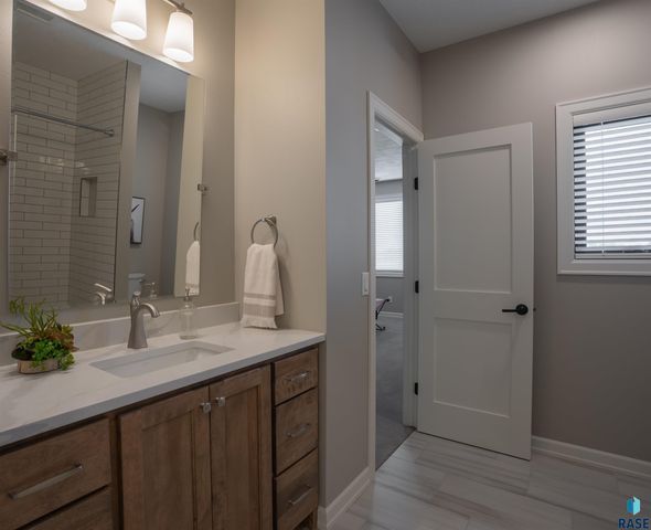 431 Brody Ct Court, Harrisburg, SD 57032