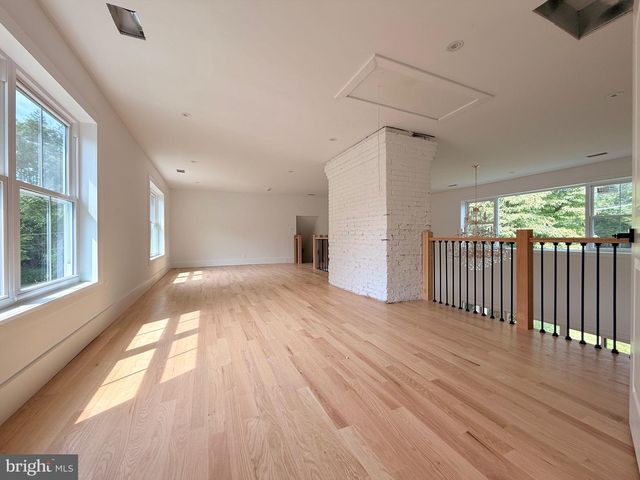 3237 SLEEPY HOLLOW RD, Falls Church, VA 22042