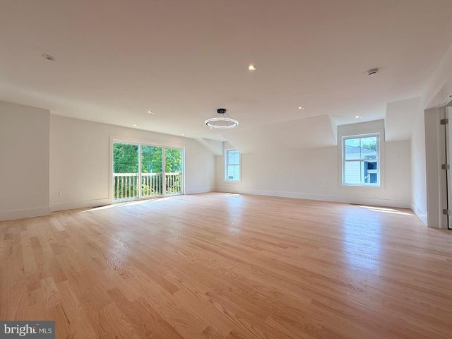 3237 SLEEPY HOLLOW RD, Falls Church, VA 22042