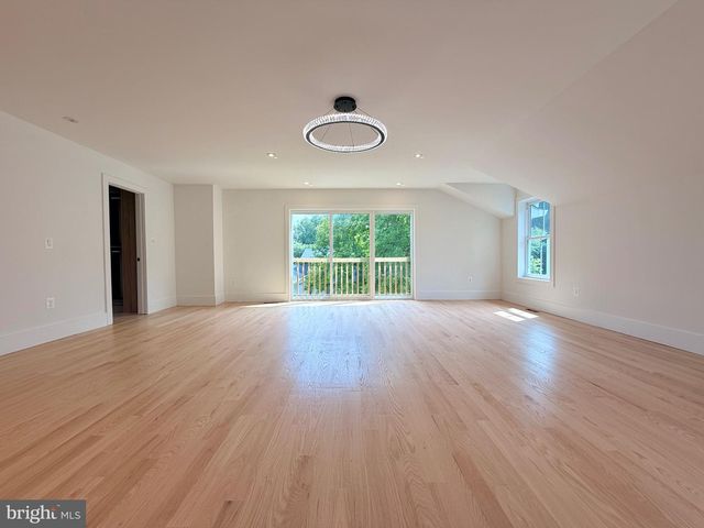 3237 SLEEPY HOLLOW RD, Falls Church, VA 22042