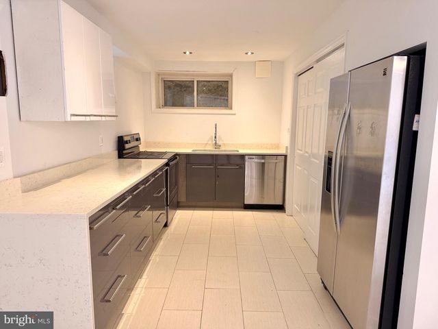 3237 SLEEPY HOLLOW RD, Falls Church, VA 22042