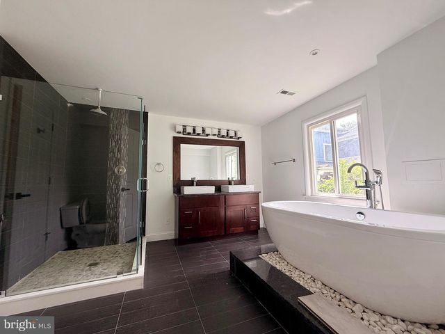 3237 SLEEPY HOLLOW RD, Falls Church, VA 22042