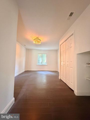3237 SLEEPY HOLLOW RD, Falls Church, VA 22042