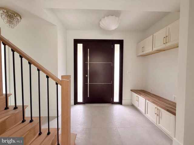 3237 SLEEPY HOLLOW RD, Falls Church, VA 22042