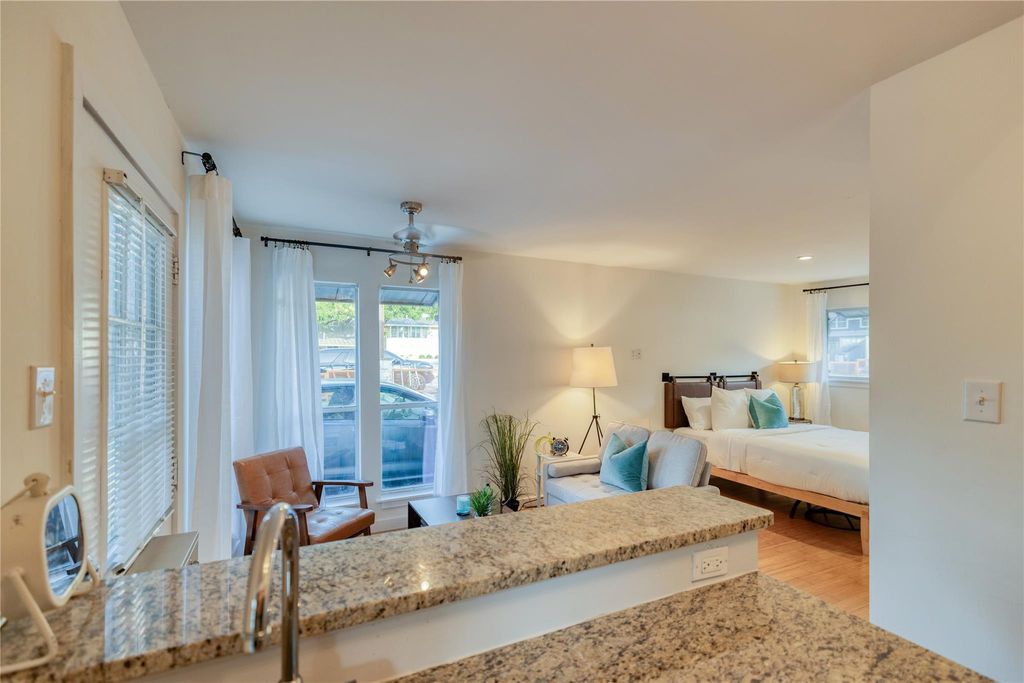 2526 Durwood ST 102, Austin, TX 78704