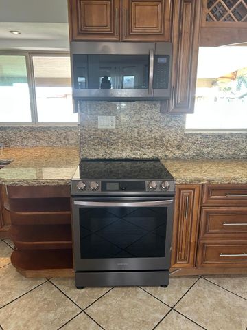 6916 W Georgia Avenue, Glendale, AZ 85303