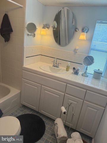 2 CEDAR ST, Earleville, MD 21919