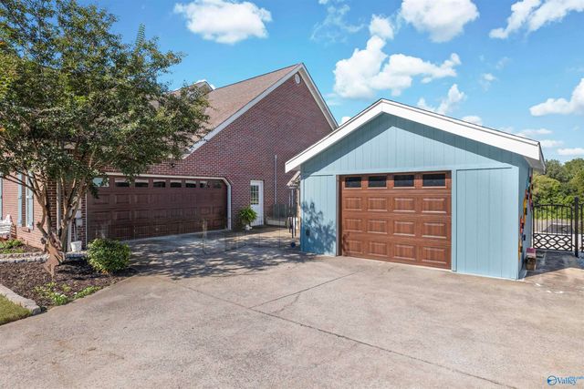 4283 Barkley Bridge Road SW, Hartselle, AL 35640