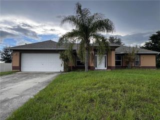 16 Nelson RD S, Cape Coral, FL 33991