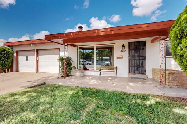 513 MESILLA Street NE, Albuquerque, NM 87108