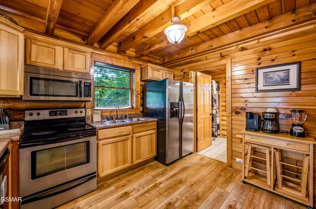 1857 Elk Springs Way, Gatlinburg, TN 37738