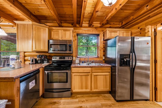 1857 Elk Springs Way, Gatlinburg, TN 37738