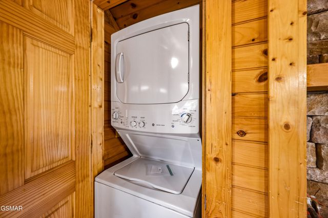 1857 Elk Springs Way, Gatlinburg, TN 37738