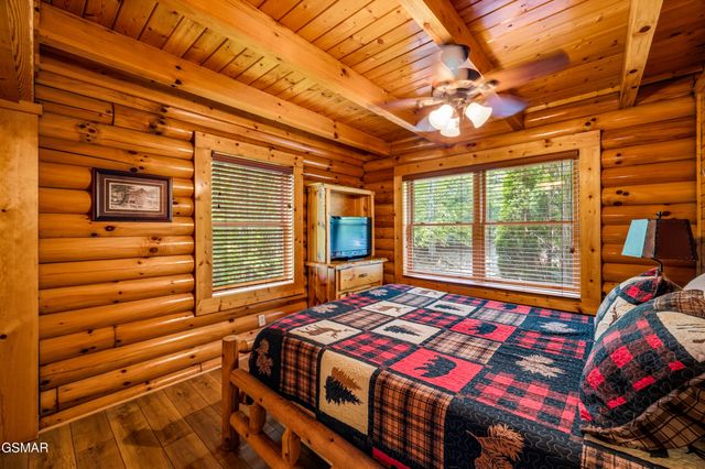 1857 Elk Springs Way, Gatlinburg, TN 37738