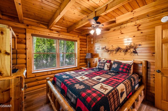 1857 Elk Springs Way, Gatlinburg, TN 37738