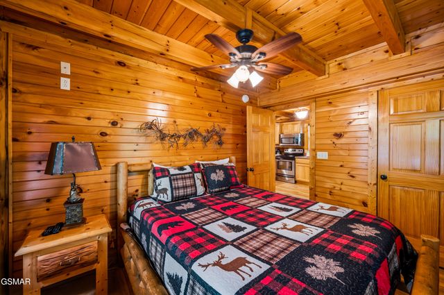 1857 Elk Springs Way, Gatlinburg, TN 37738